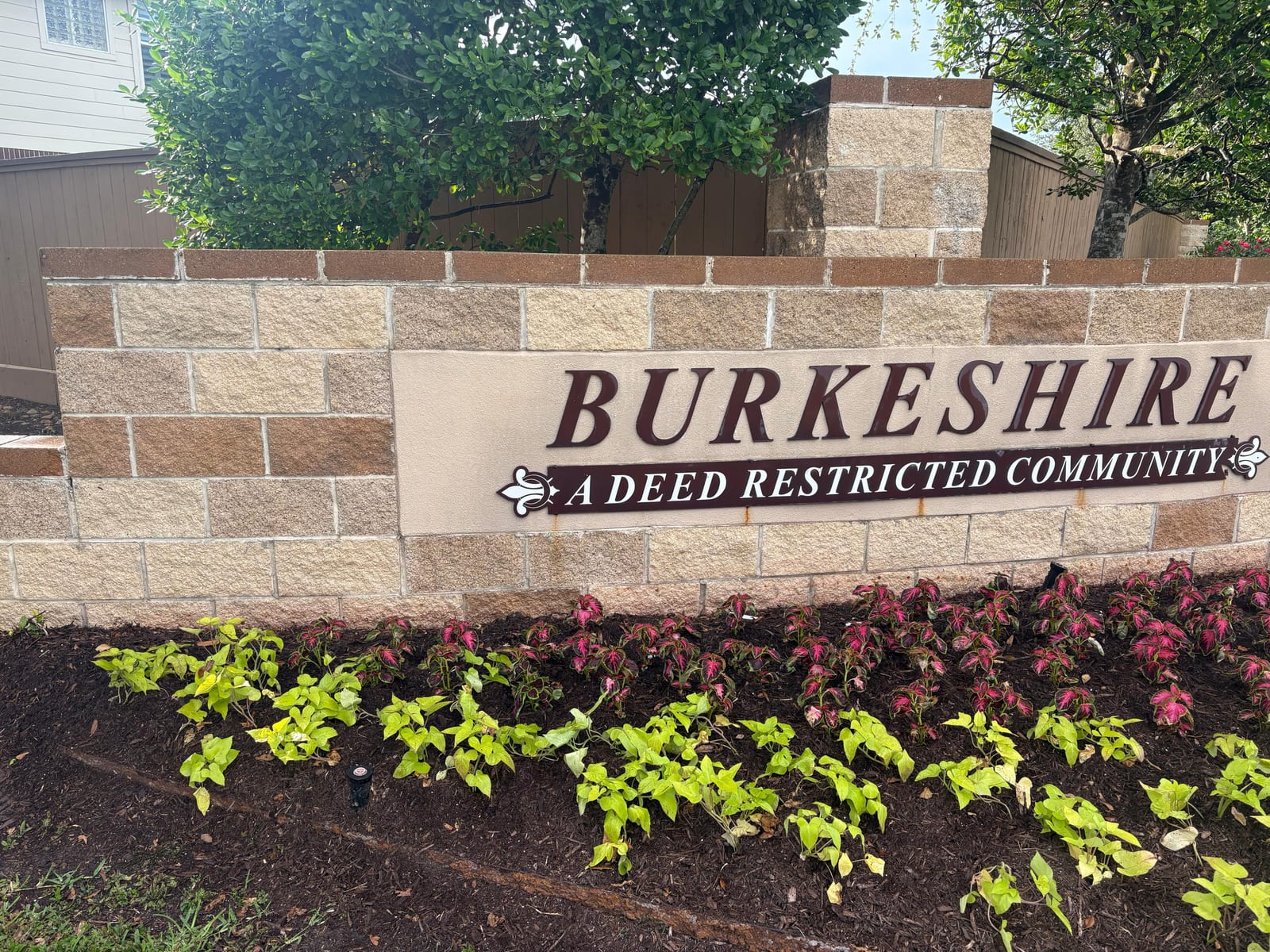 Burkeshire HOA monument — after