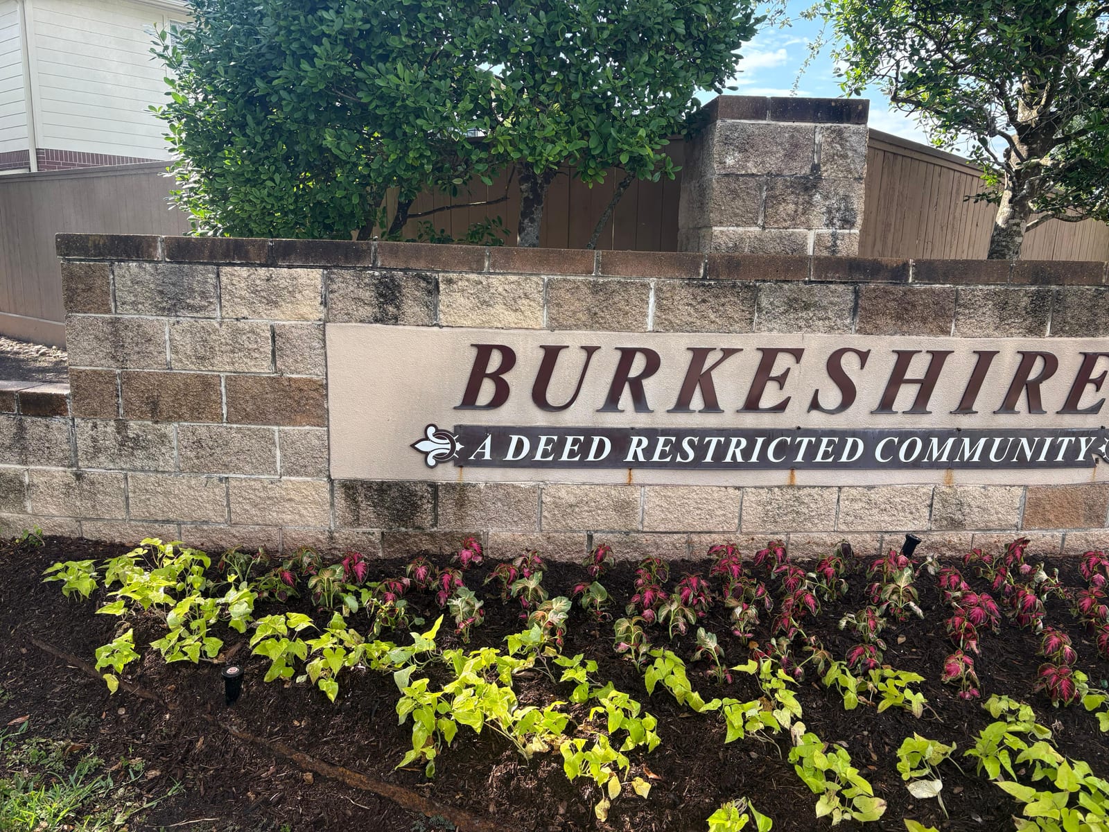 Burkeshire HOA monument — before