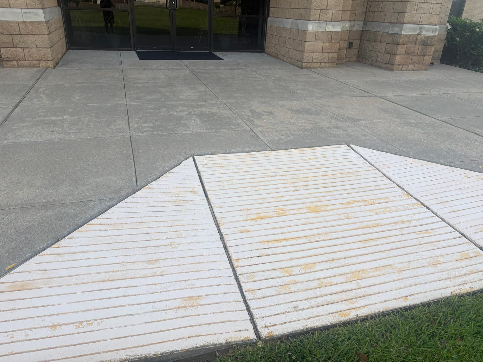 Concrete walkway clean — after
